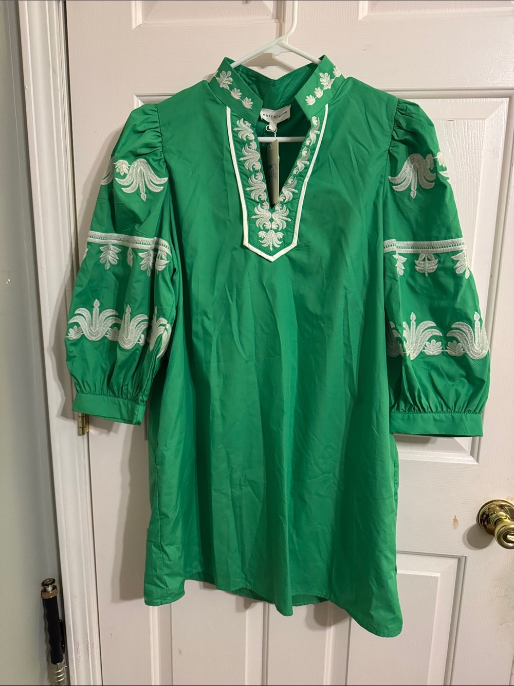 entro Green Embroidered Puff-Sleeve Midi Dress